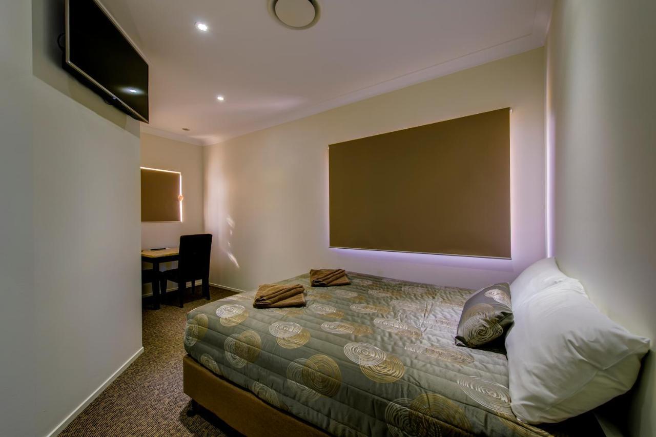 Western Downs Motor Inn Miles Екстер'єр фото